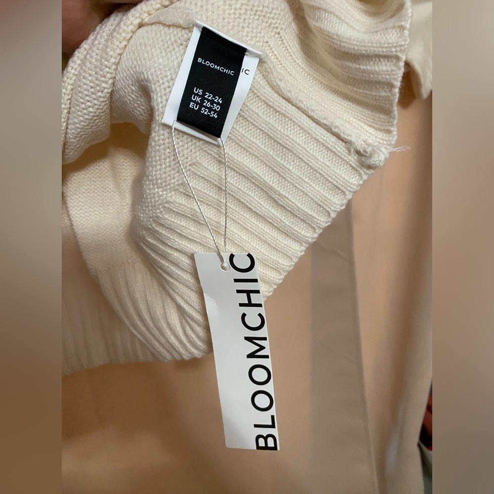 NWT, Heart lightweight sweater! - Picture 3 of 8